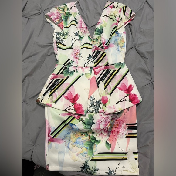 Floral peplum dress - Picture 2 of 4